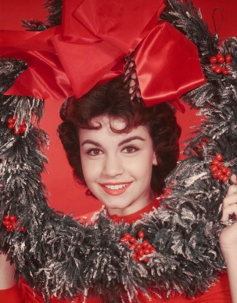 Celebrities Dressed for Christmas in the Past (22)